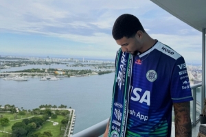 无视流言!韦尔晒F1红牛二队队服:这球衣感觉就是不一样