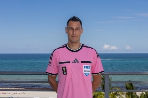 FIFA官方:沙特vs乌拉圭裁判将身穿粉色衣服,致敬迈阿密市