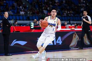 张云松谈陈盈骏续约:顶薪球员俱乐部有优先权 不用太担心